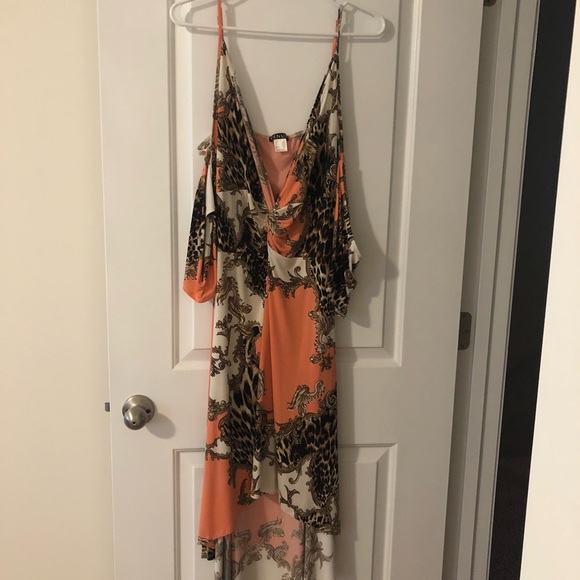 NWOT Venus high low cold shoulder w/flutter sleeve print dress size 1x (14-16). - Picture 2 of 5